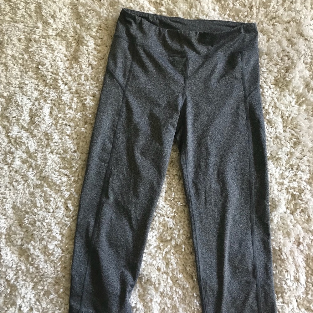 Workout pants cropped. Size M. Grey